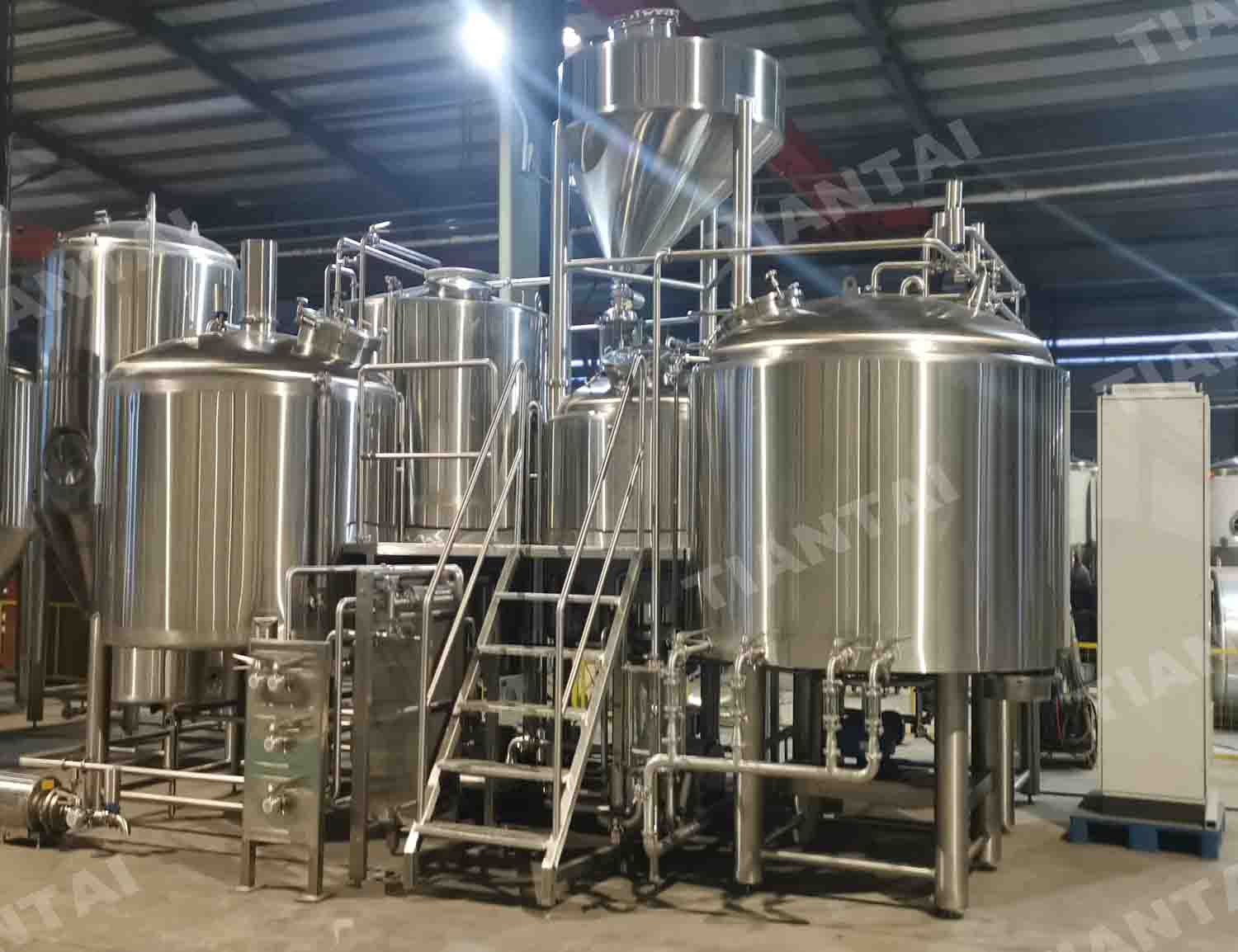 <b>20 HL three vessel brewery equipment fo</b>
